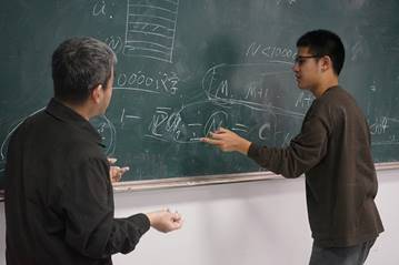 王岩冰老師與學生互動